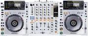 White Limited Edition 2 X Pioneer CDJ-2000 + Pioneer DJM-900 Mixer